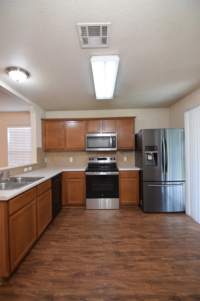 5419 Southern Crossing Dr - Photo 6 of 26
