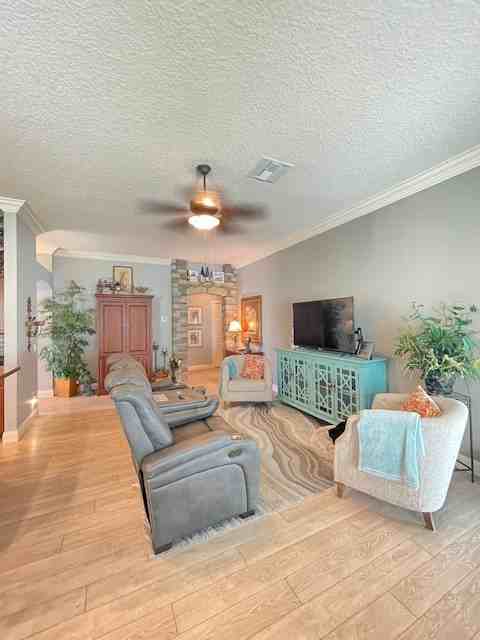 1069 Becker Avenue - Photo 3 of 19