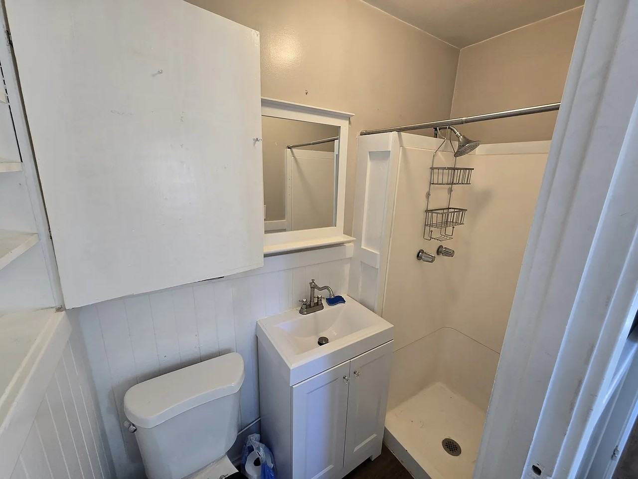 44 1/2 Montgomery St - Photo 3 of 8
