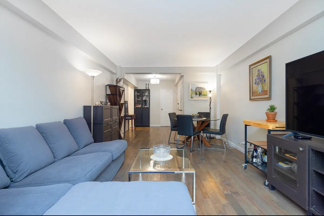 315 E 69Th St - Photo 3 of 11
