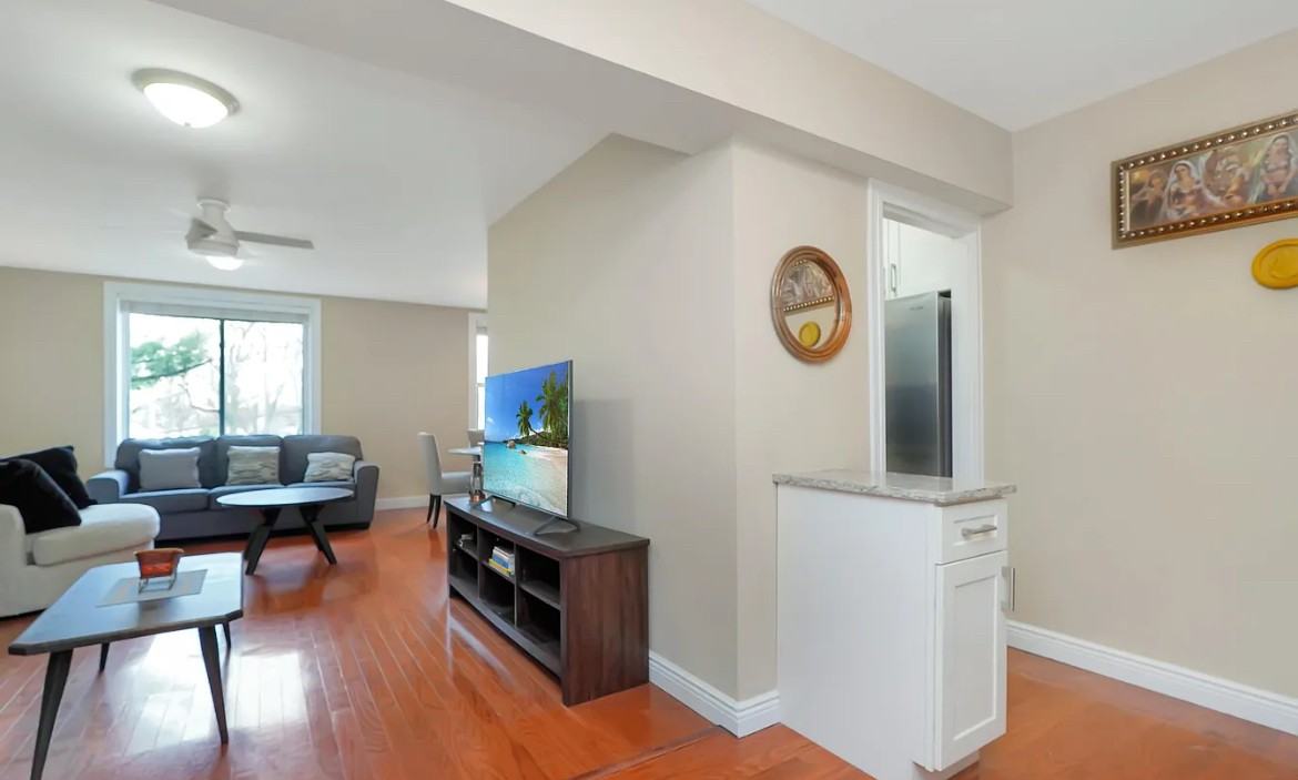 830 Howard Ave - Photo 3 of 11