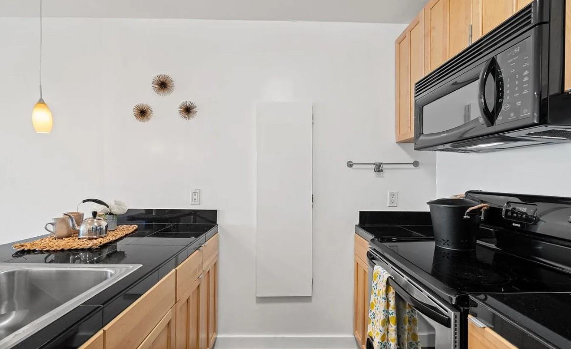 688 Mariners Island Blvd - Photo 3 of 12