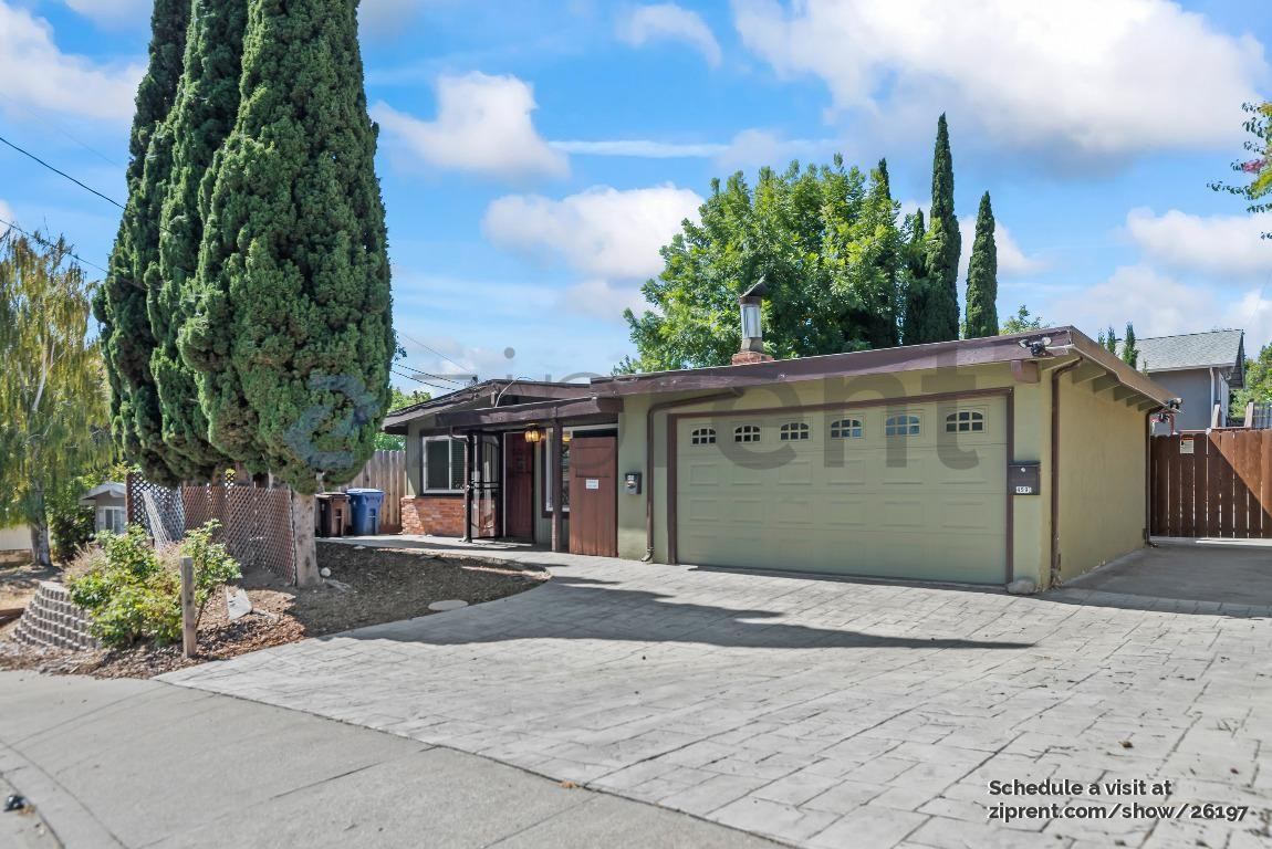 499 Pebble Dr - Photo 2 of 31