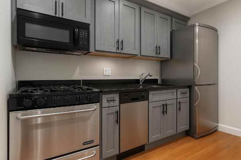 E 13th St #5E - Photo 3 of 8