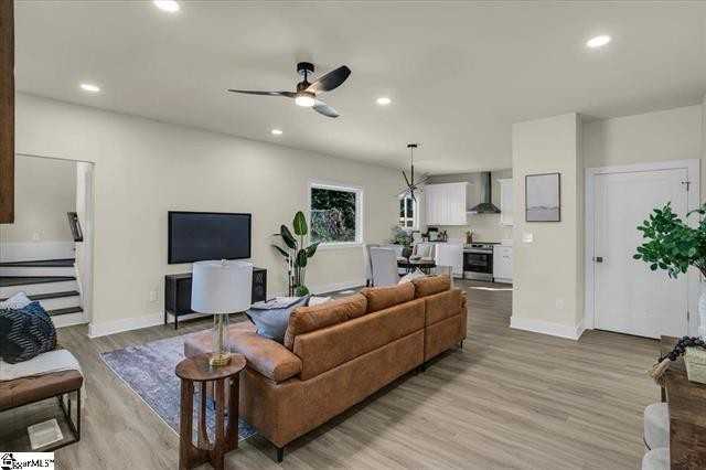 337 Potomac Avenue - Photo 4 of 11