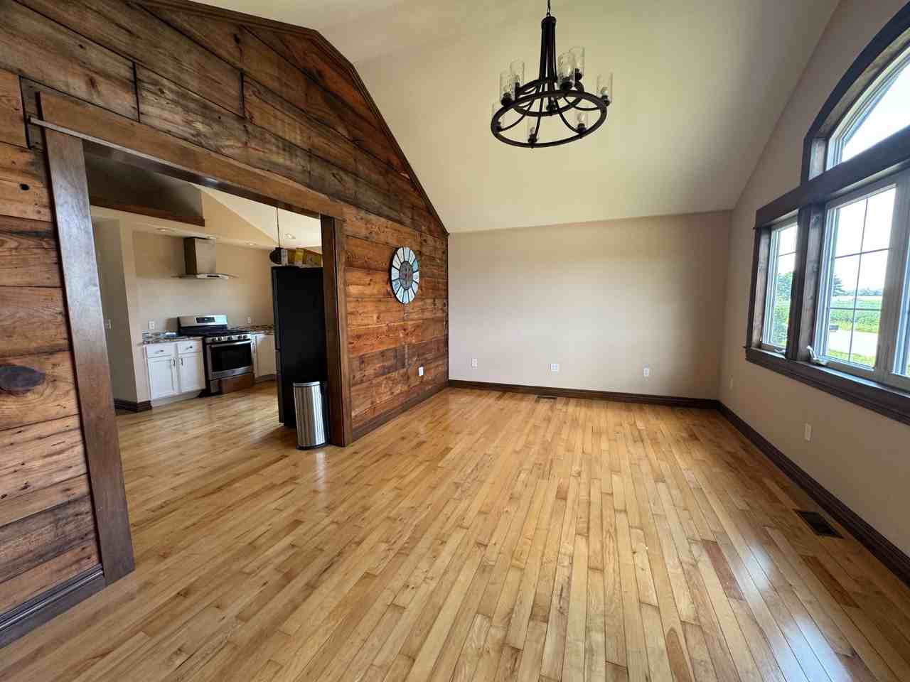 301 Piatt Ave - Photo 3 of 16