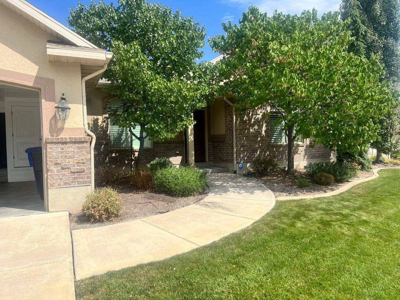 564 N Spring Meadow Ln - Photo 2 of 20