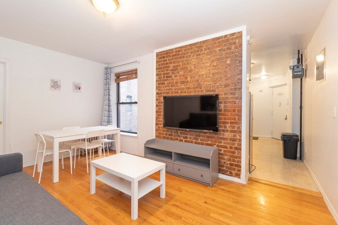 14151423 Lexington Ave #1032075P - Photo 3 of 26