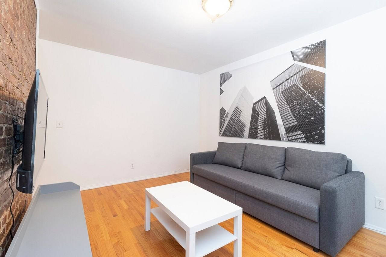 14151423 Lexington Ave #1032075P - Photo 6 of 26