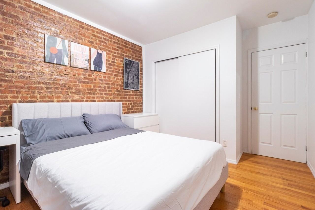 14151423 Lexington Ave #1032075P - Photo 4 of 26