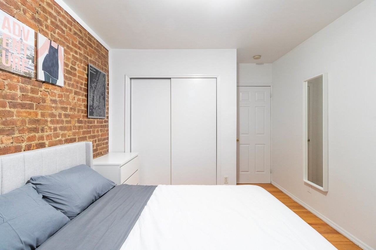 14151423 Lexington Ave #1032075P - Photo 2 of 26