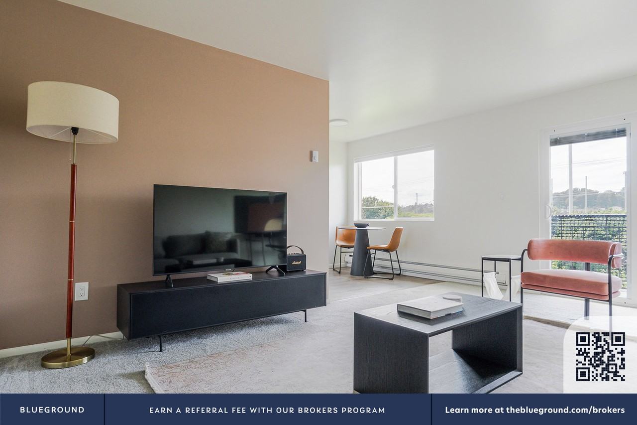 2850 15th Avenue West - Photo 5 of 24