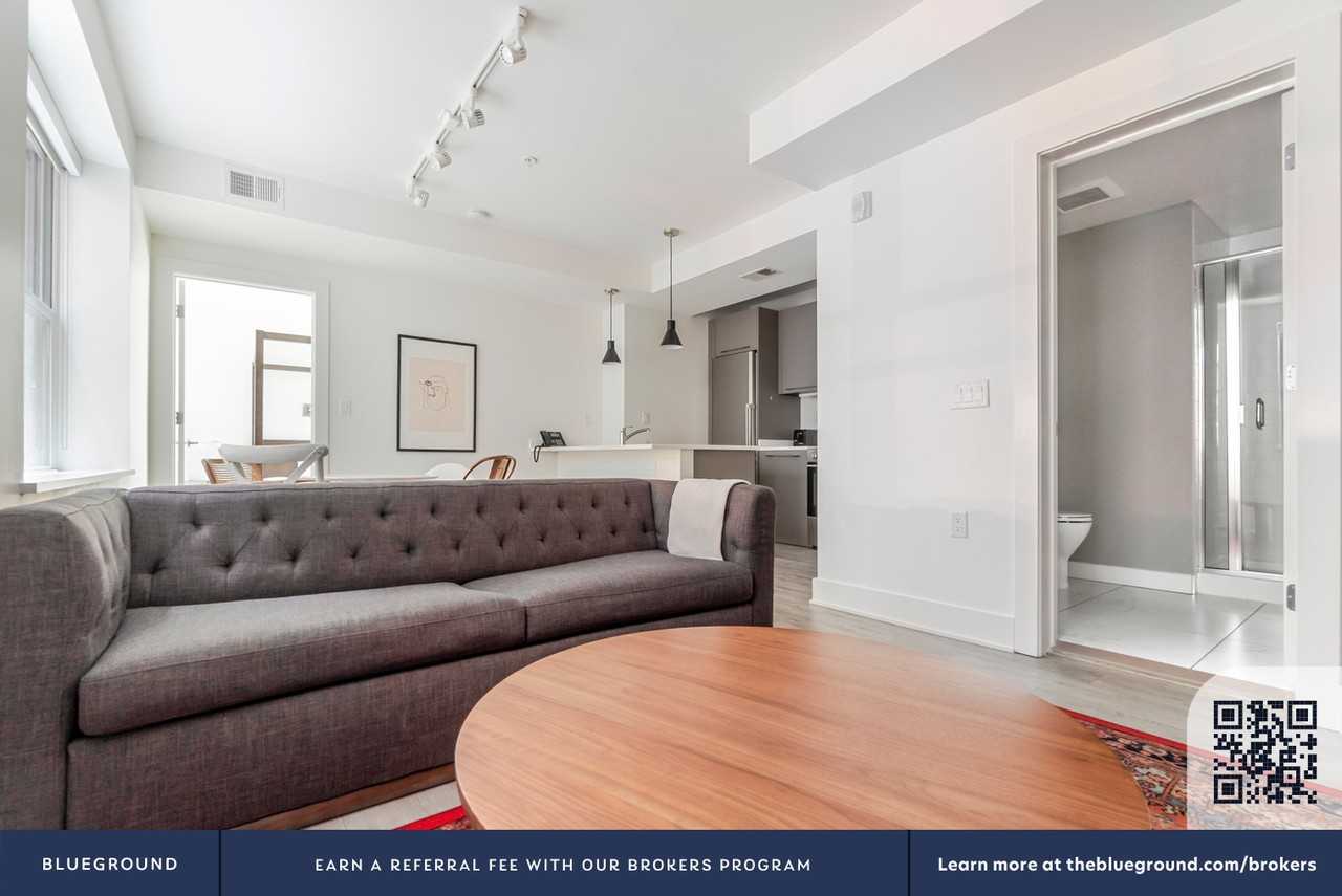 816 Potomac Avenue Southeast - Photo 5 of 27