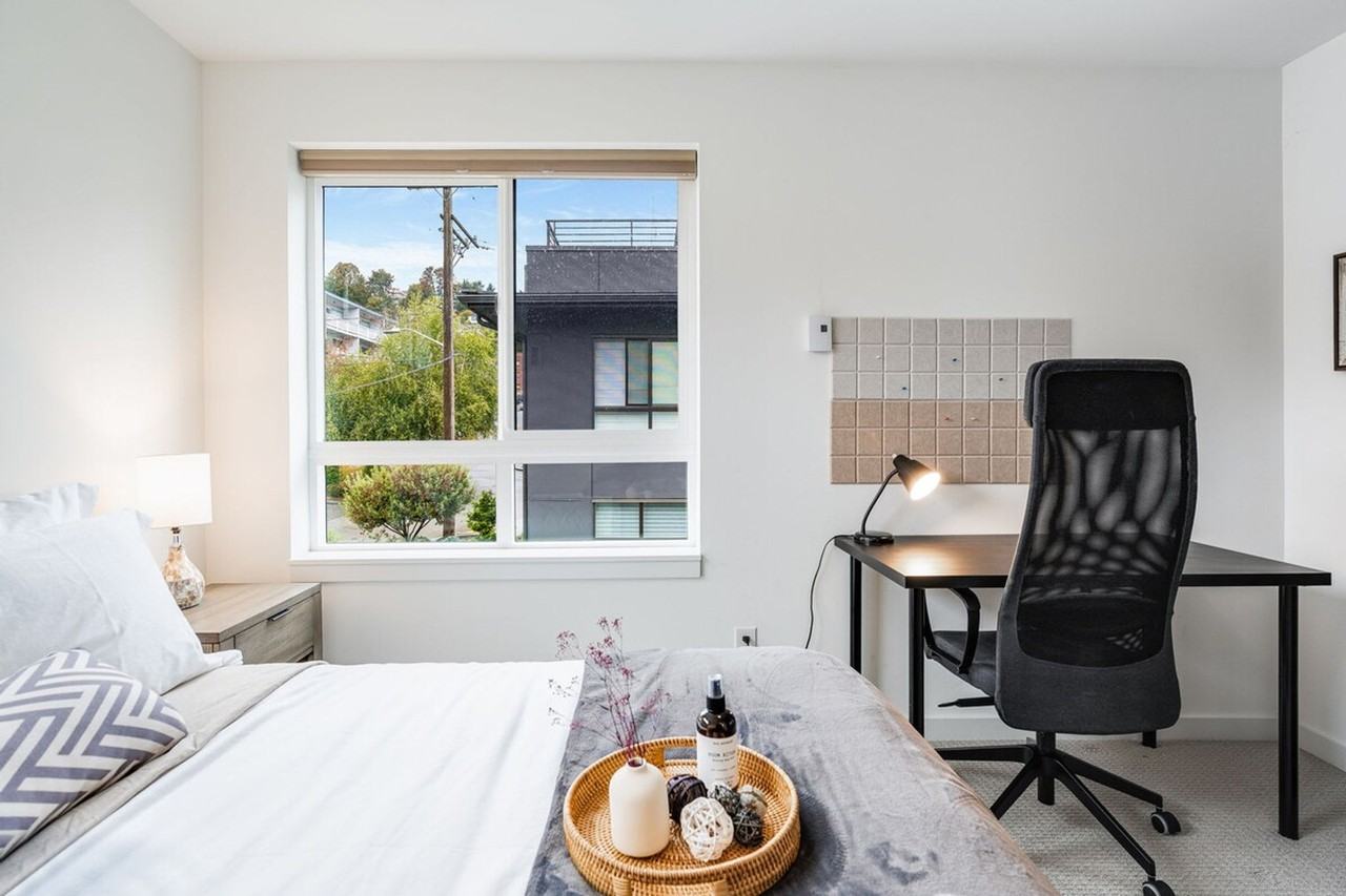 724 3rd Ave N #1036015P - Photo 4 of 45