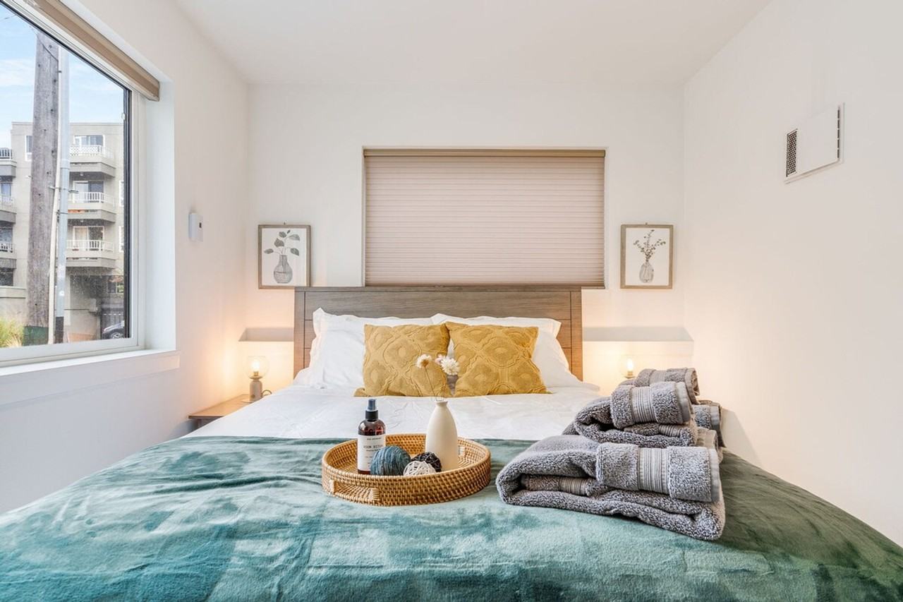 724 3rd Ave N #1036015P - Photo 5 of 45