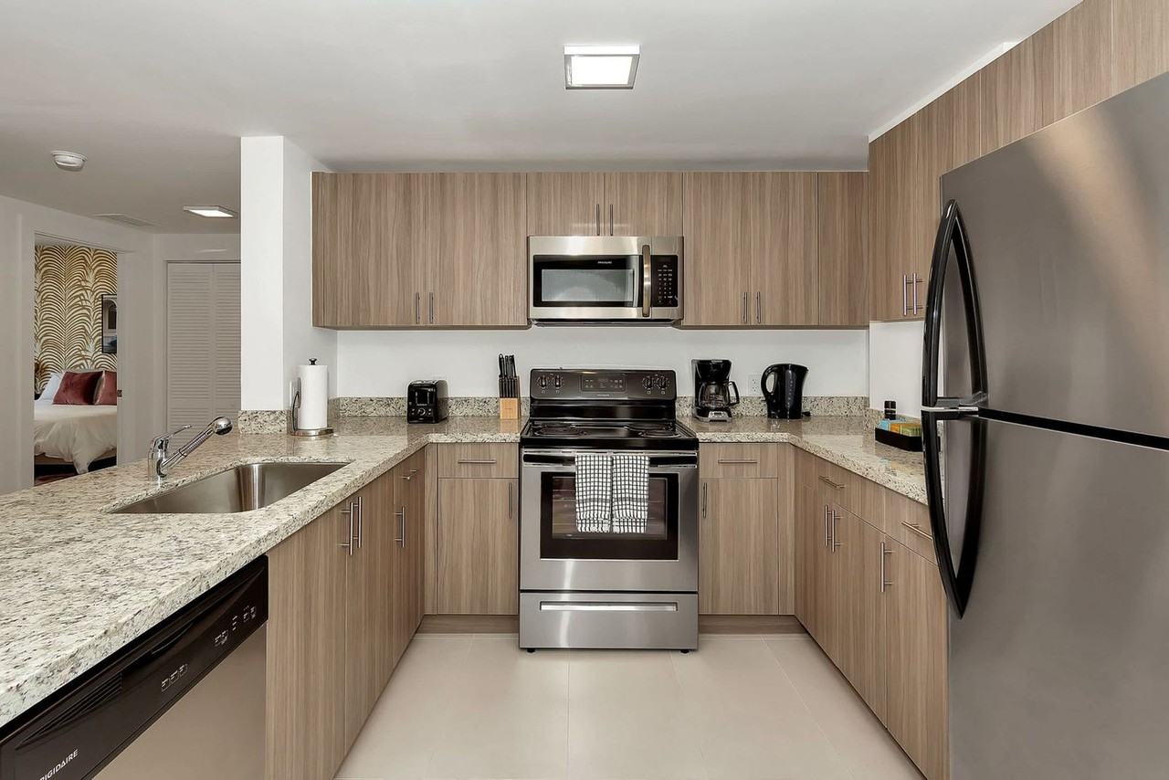 1710 Southwest 27th Avenue - Photo 4 of 35