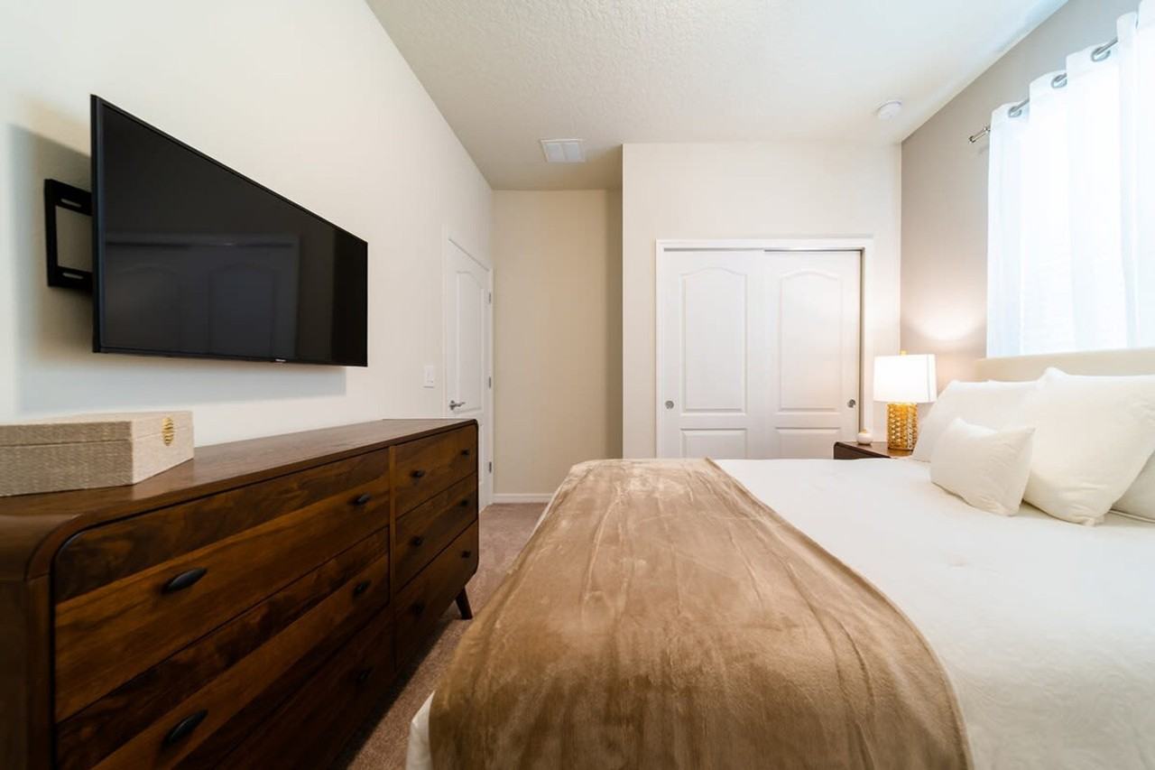 2422 Dubai St #1280920P - Photo 5 of 41