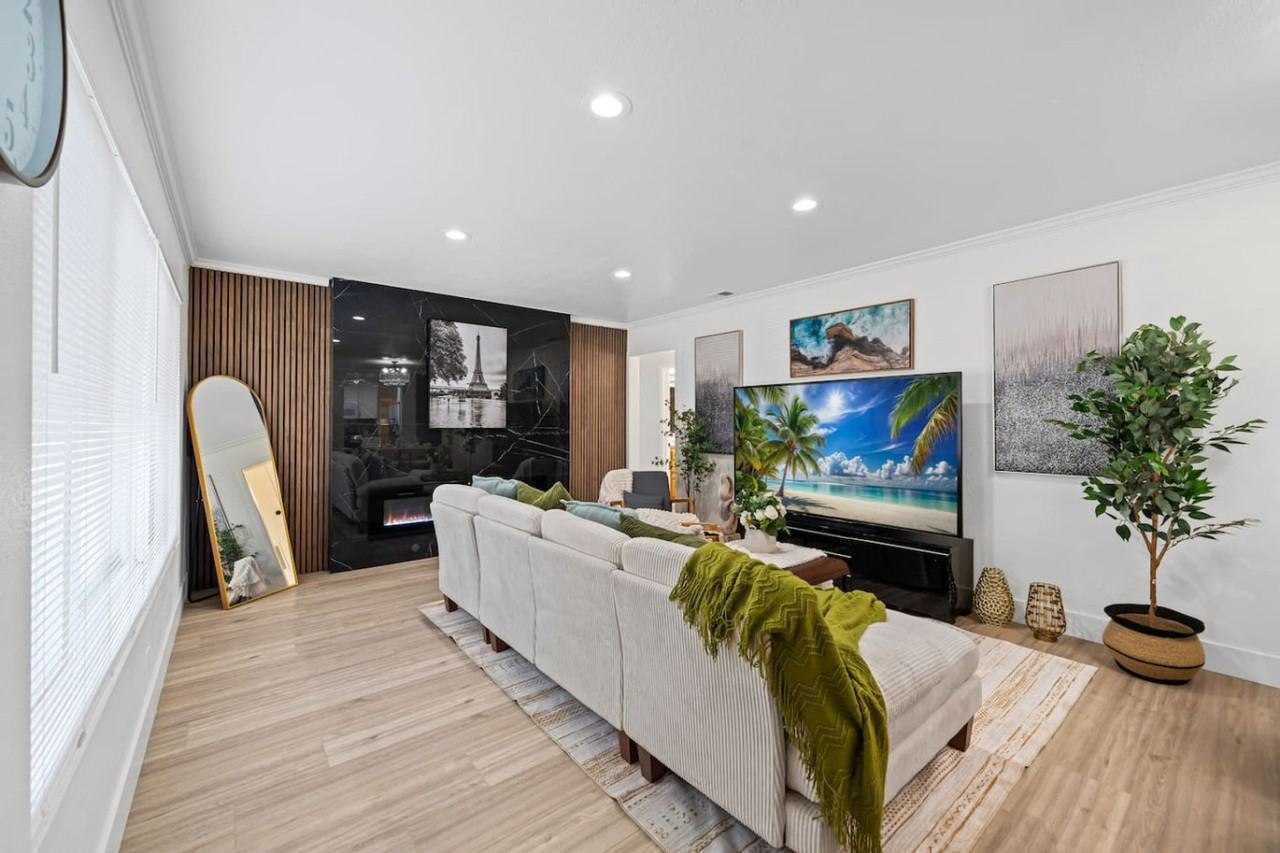 606 S Sunshine Ave #1283137P - Photo 2 of 46