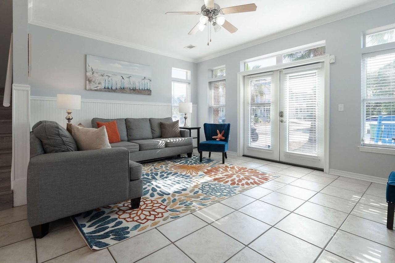 77 Mark St #1285935P - Photo 4 of 50