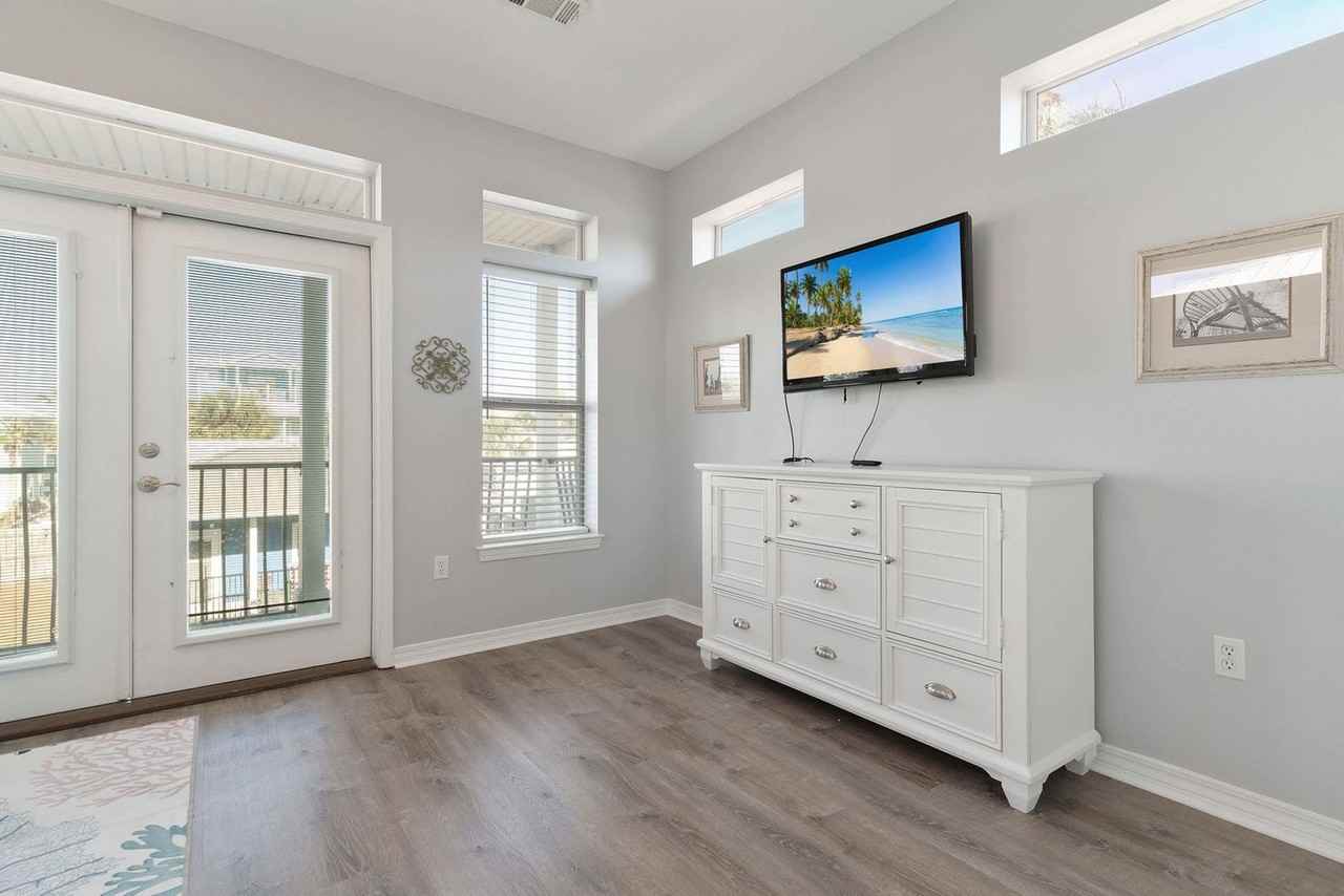 77 Mark St #1285935P - Photo 6 of 50