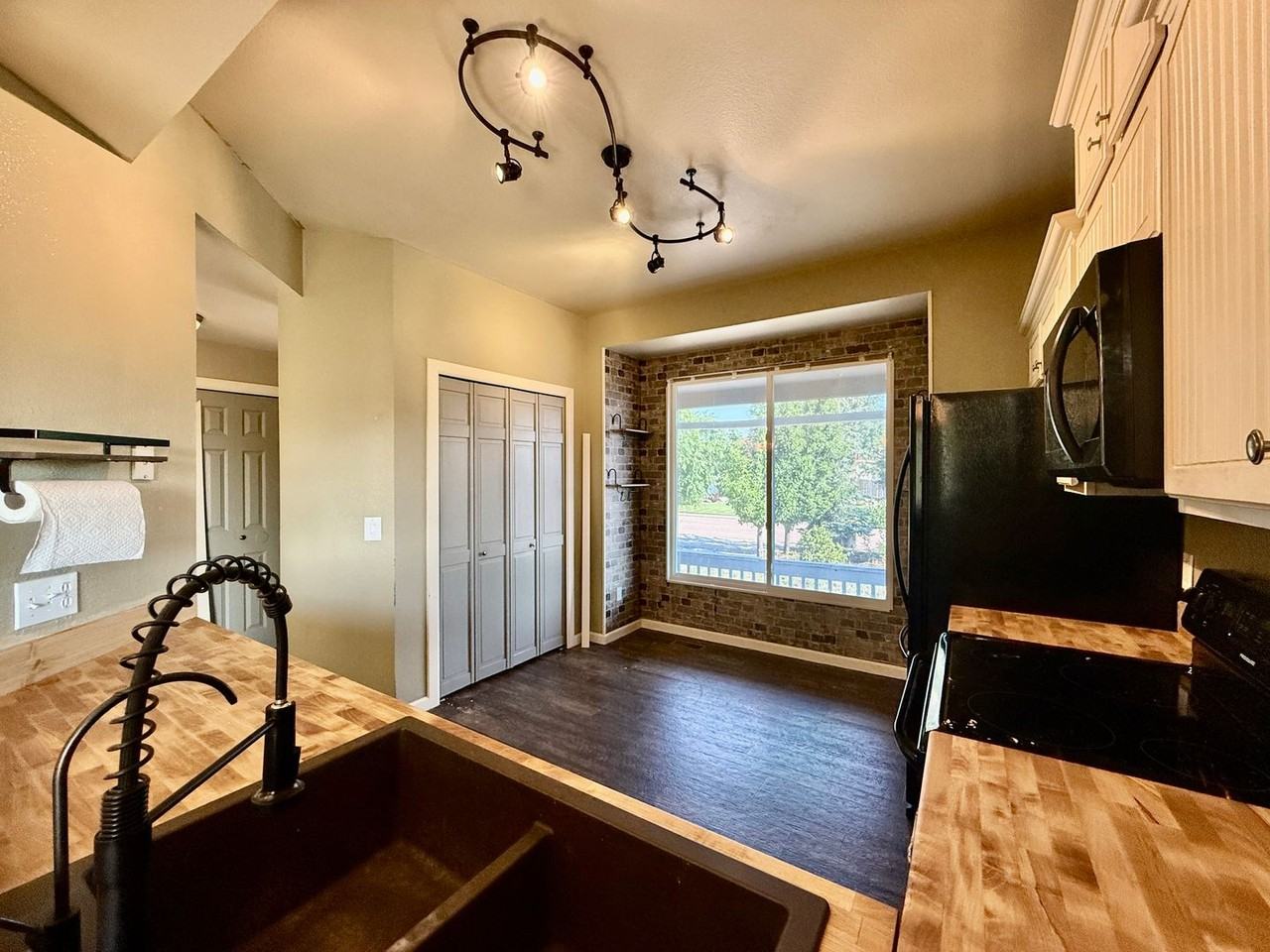8306 Tibbs Rd - Photo 2 of 28