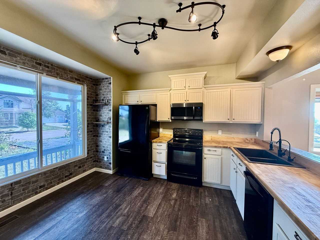8306 Tibbs Rd - Photo 3 of 28