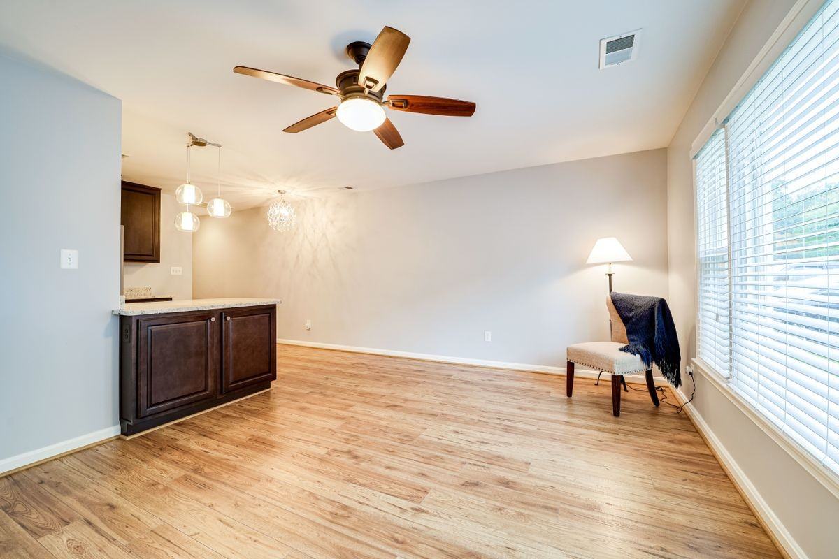706 W Glebe Rd - Photo 2 of 3