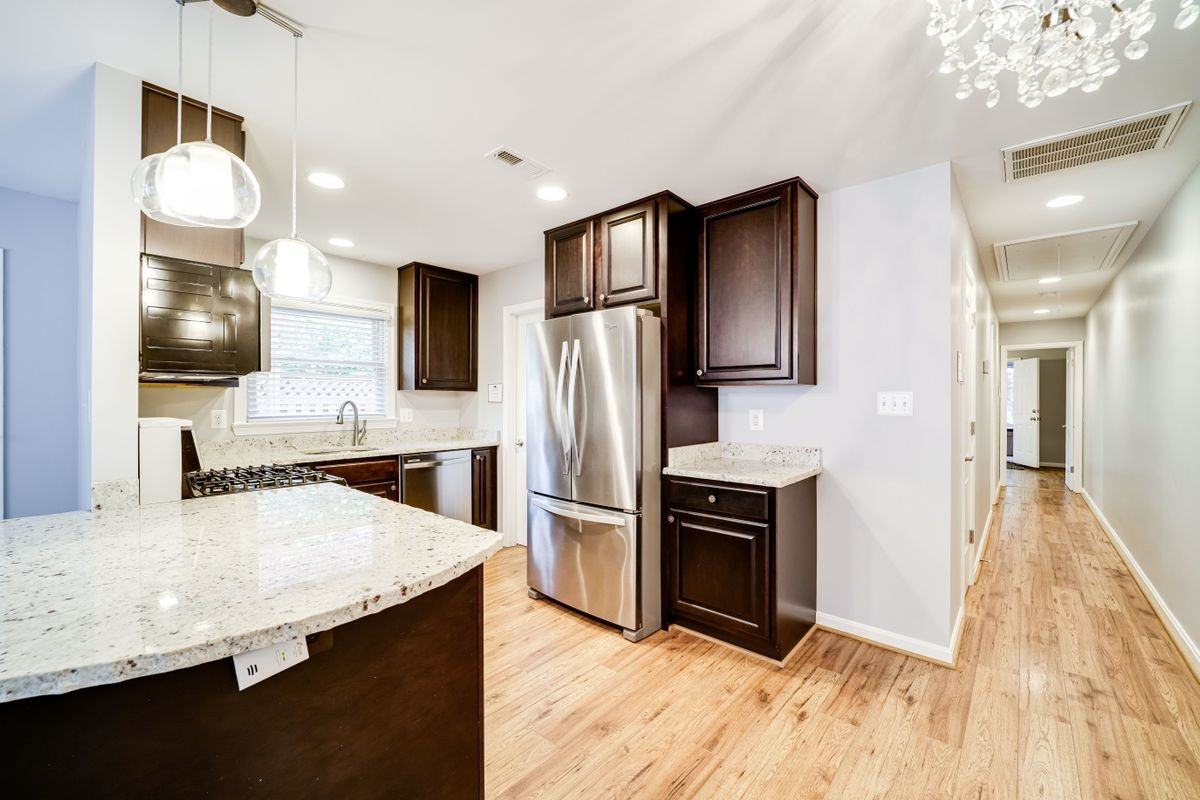 706 W Glebe Rd - Photo 3 of 3