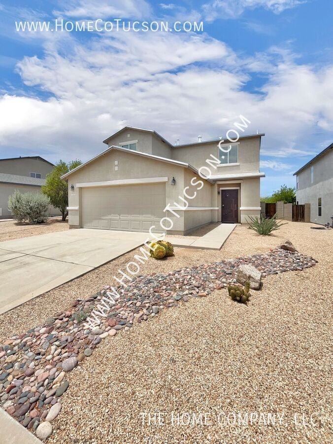 1034 W Camino Hombre Viejo - Photo 2 of 35