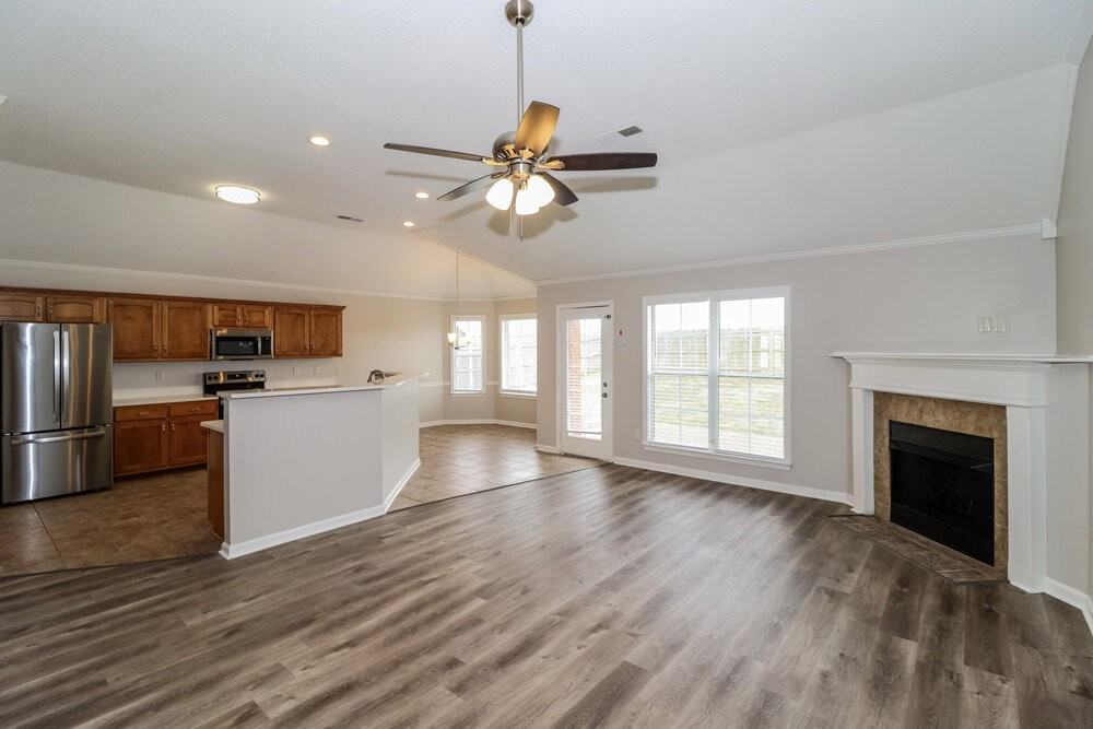 25 Caitlyn Geneva Cv - Photo 6 of 17