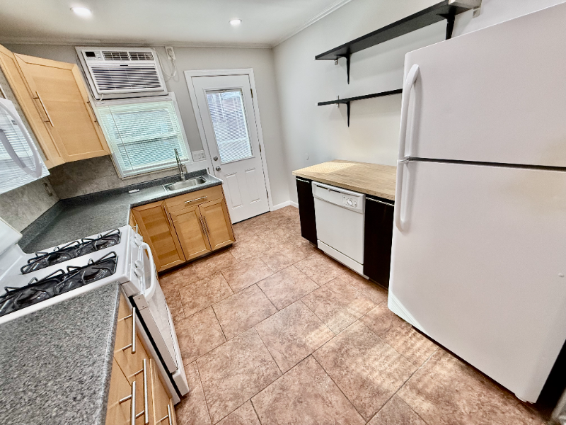 2322 S Hutchinson St - Photo 7 of 28