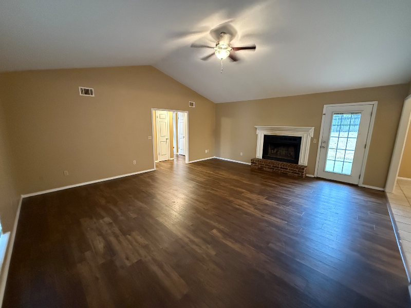 305 Preston Dr - Photo 2 of 24