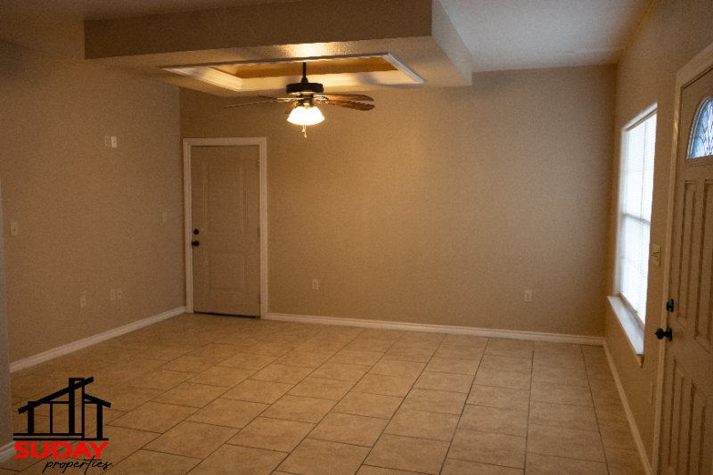 608 E 15th St #8 - Photo 3 of 8