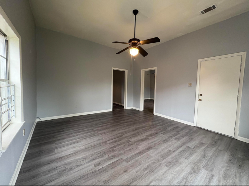 1621 Maple St - Photo 2 of 10