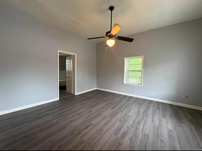 1621 Maple St - Photo 5 of 10