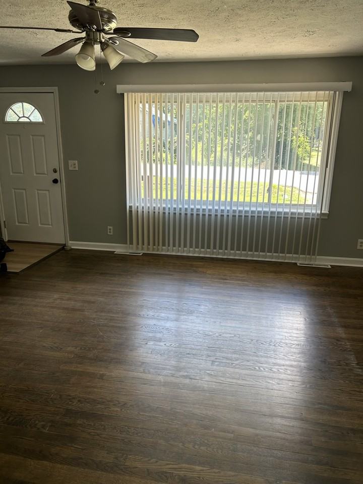 1696 Ludlow Cir #NA - Photo 3 of 10