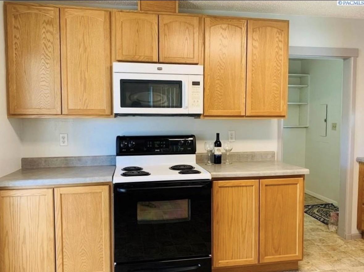 1110 Ione Dr #NA - Photo 2 of 17