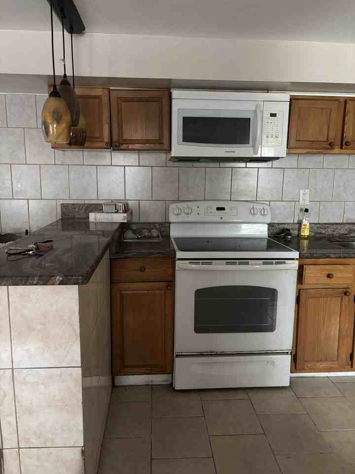 6000 W Oxford St #BS - Photo 2 of 16