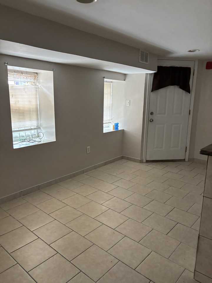 6000 W Oxford St #BS - Photo 4 of 16