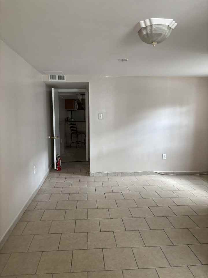 6000 W Oxford St #BS - Photo 6 of 16