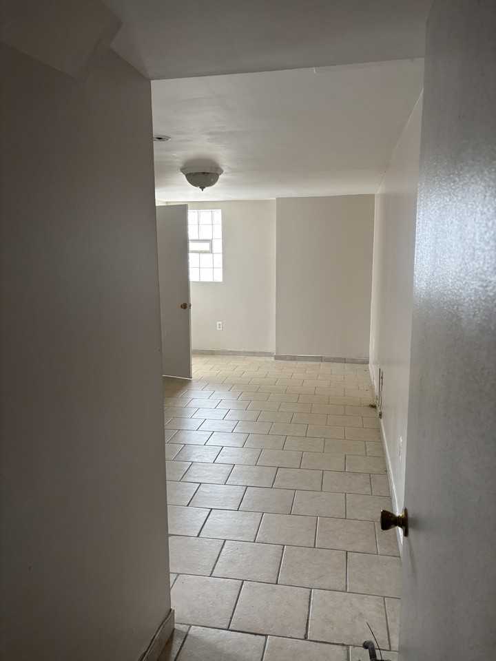 6000 W Oxford St #BS - Photo 5 of 16