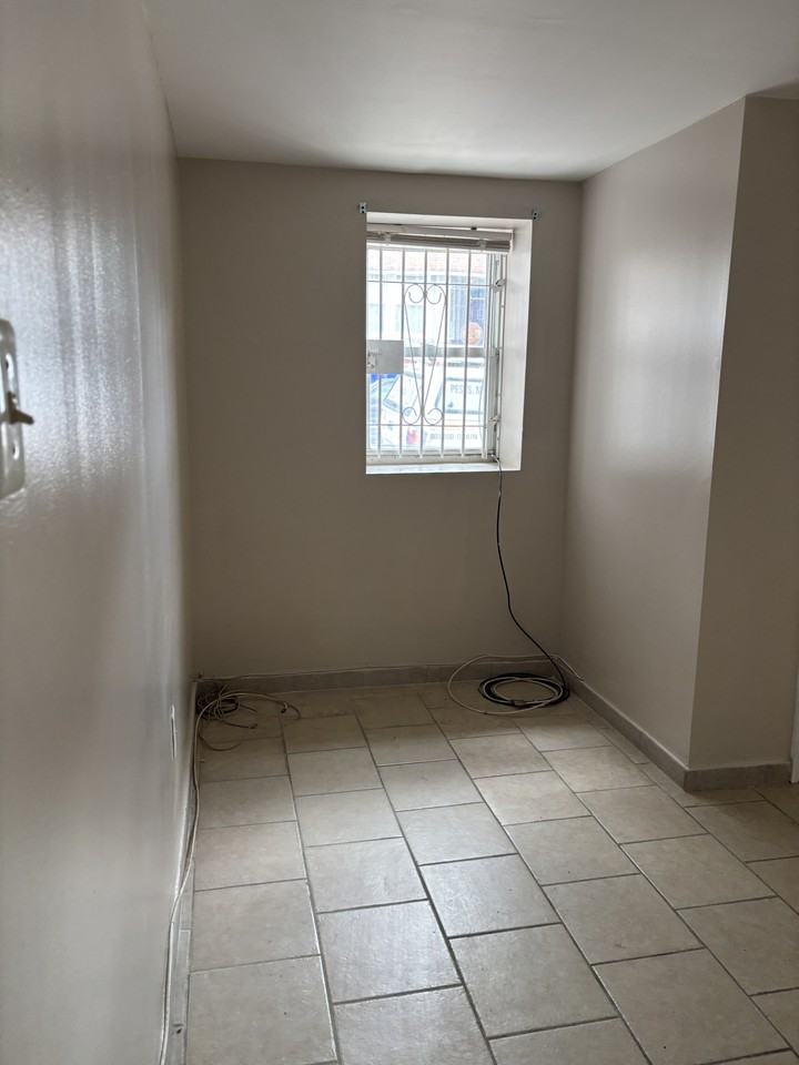 6000 W Oxford St #BS - Photo 7 of 16