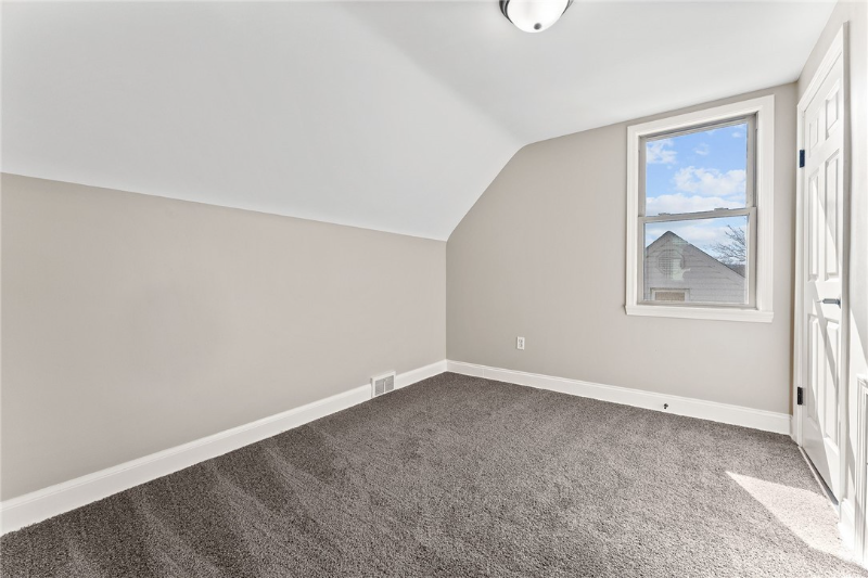 918 7th Street - Photo 5 of 18