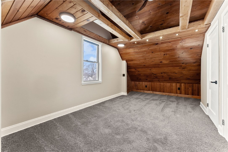 918 7th Street - Photo 7 of 18