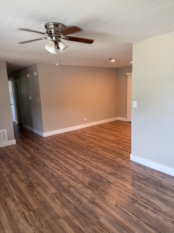 1007 Rainbow Ave - Photo 3 of 13