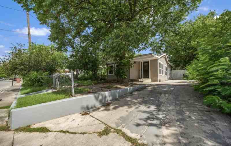 4923 Blessing St - Photo 2 of 16