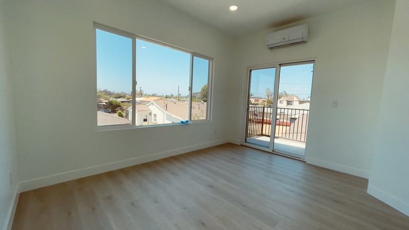 2579 Fairmount Ave - Photo 3 of 6