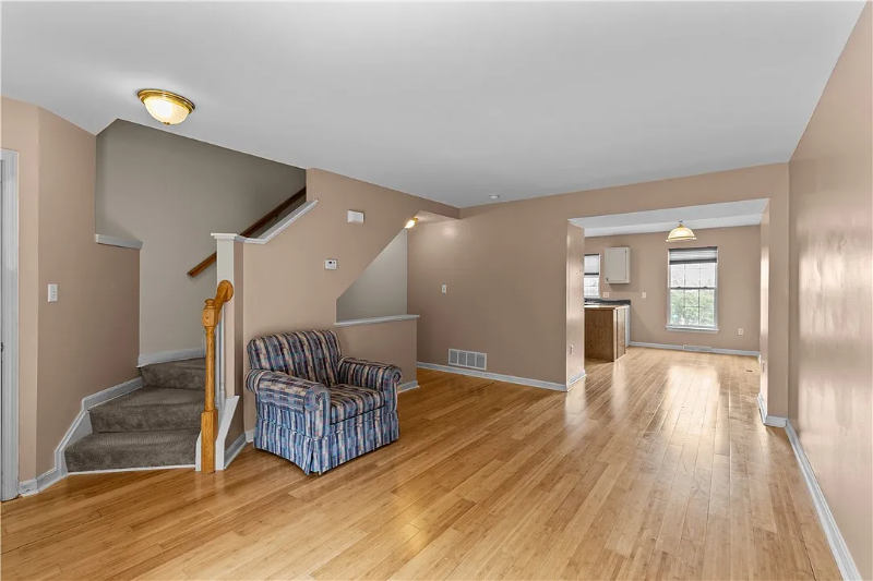 9 Davenport St - Photo 3 of 20