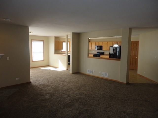 1504 Elizabeth Ct - Photo 3 of 16