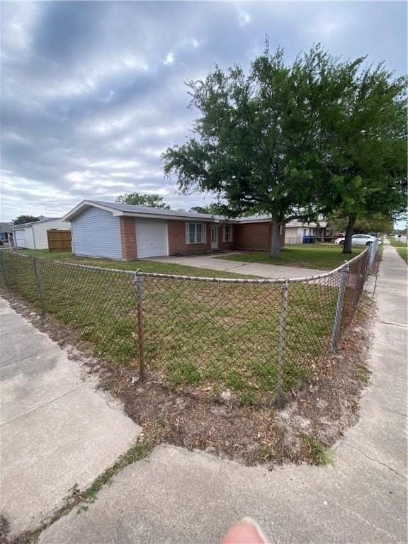 650 Aristocrat Dr - Photo 3 of 20